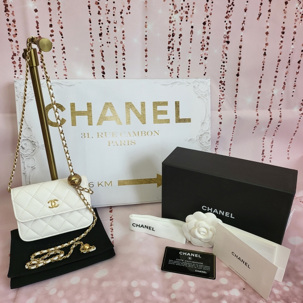 ♡♡ CHANEL White Crushbelt crossbody bag ♡♡